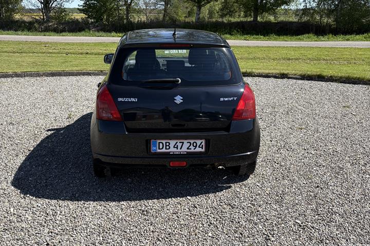 Sort Suzuki Swift fra 2006
