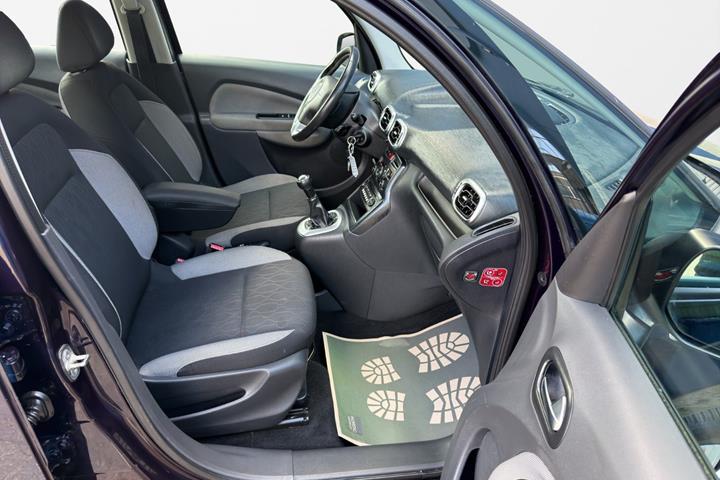 Blå Citroën C3 Picasso fra 2016