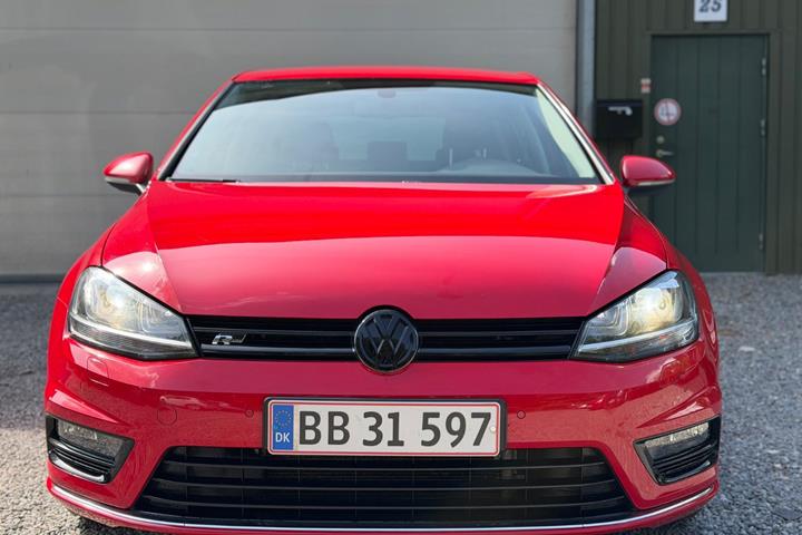 Rød VW Golf VII fra 2015