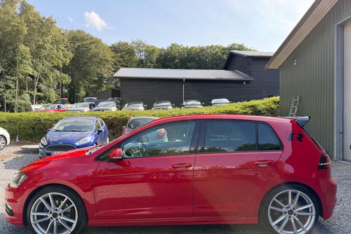 Rød VW Golf VII fra 2015