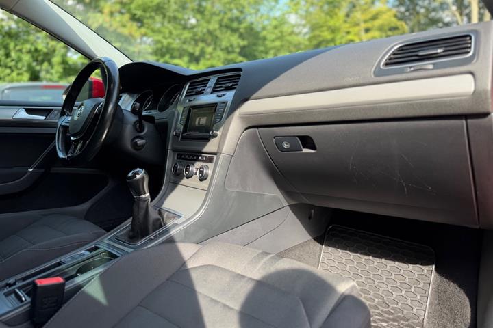 Rød VW Golf VII fra 2015