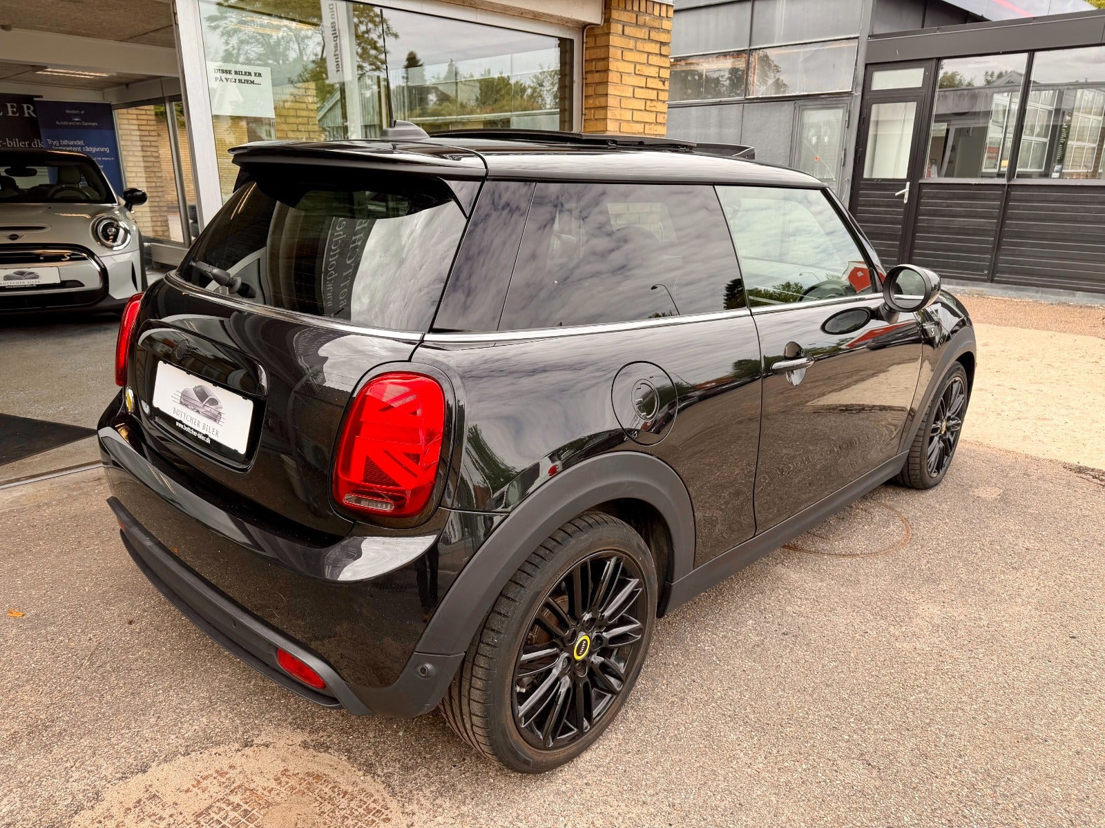 Sort Mini Cooper SE fra 2023