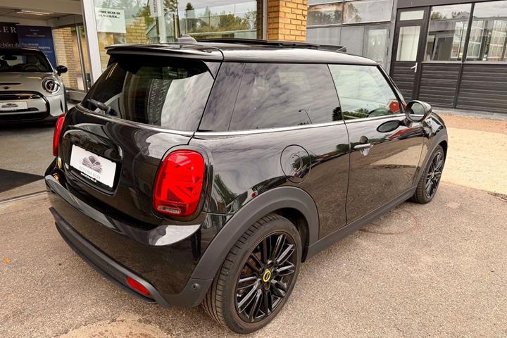 Sort Mini Cooper SE fra 2023