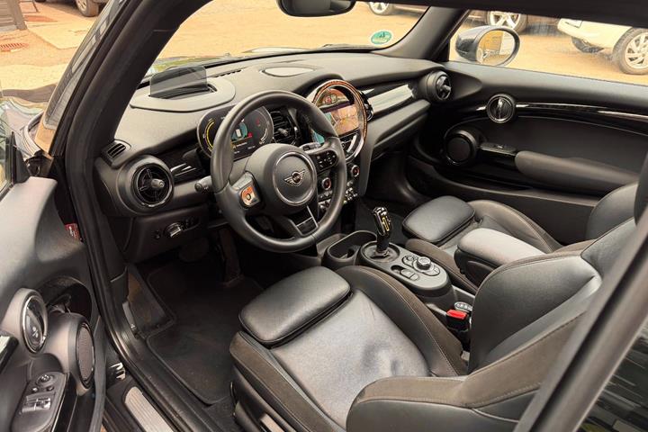 Sort Mini Cooper SE fra 2023