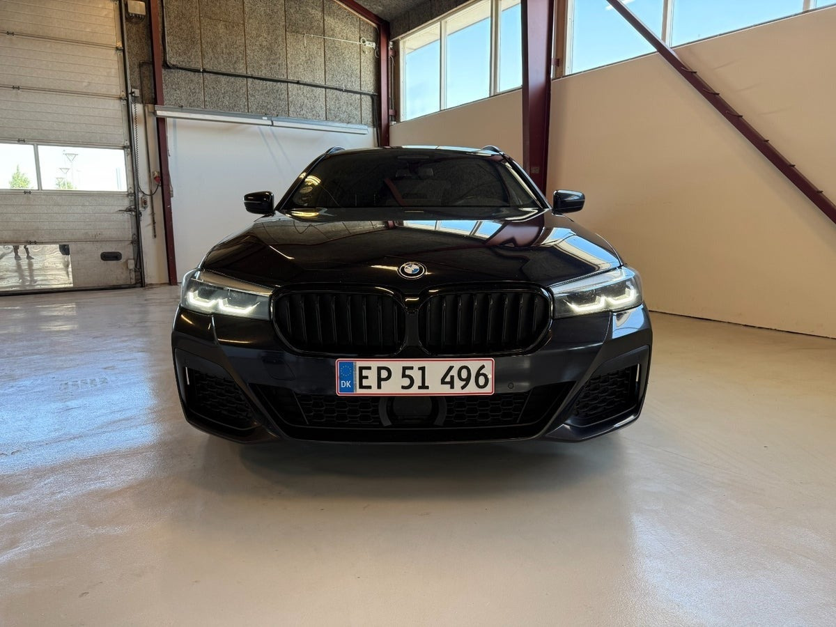 Sort BMW 530e fra 2021