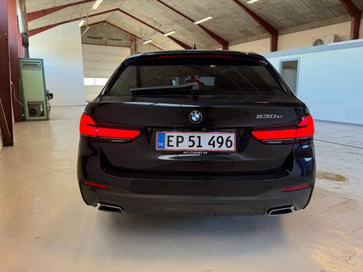 Sort BMW 530e fra 2021