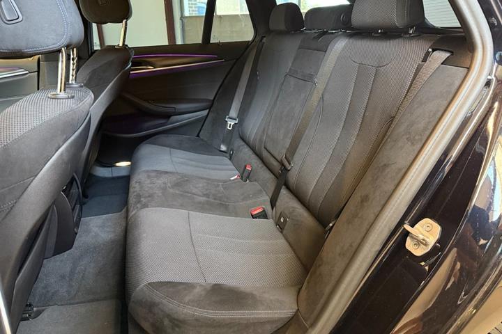 Sort BMW 530e fra 2021