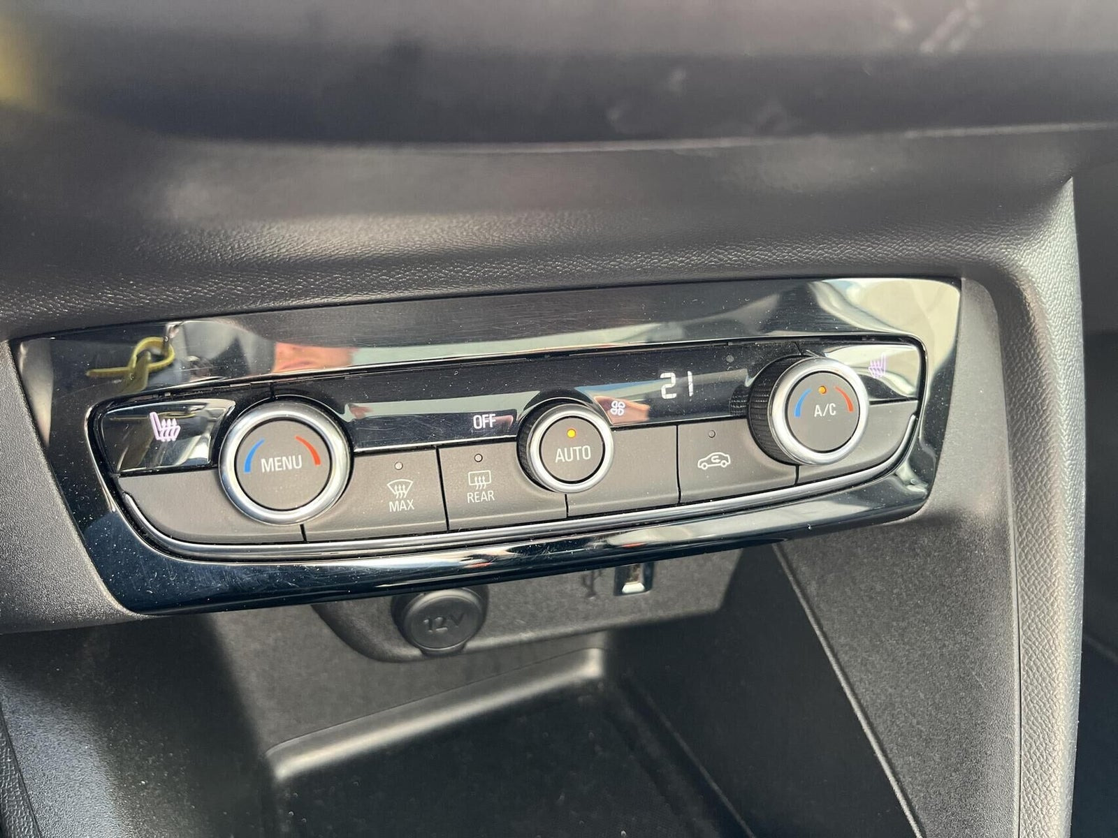 Hvid Opel Corsa fra 2021