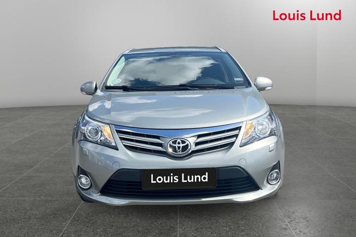 Grå Toyota Avensis fra 2014