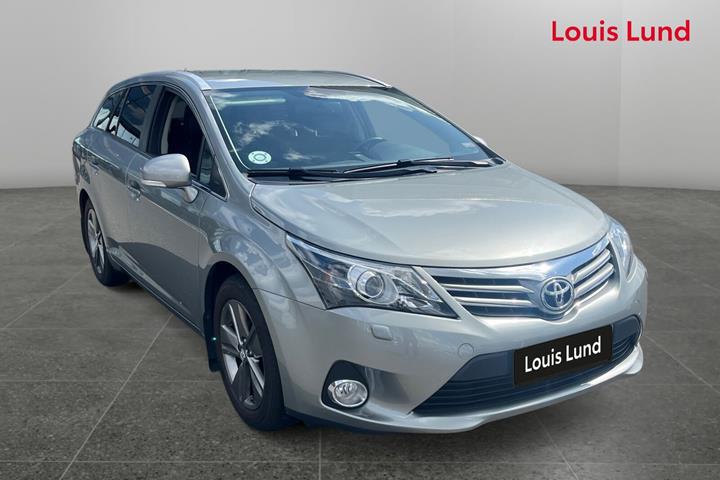 Grå Toyota Avensis fra 2014