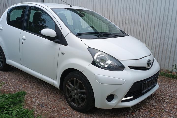 Hvid Toyota Aygo fra 2013