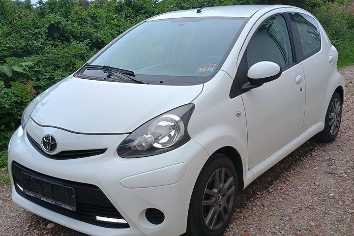Hvid Toyota Aygo fra 2013