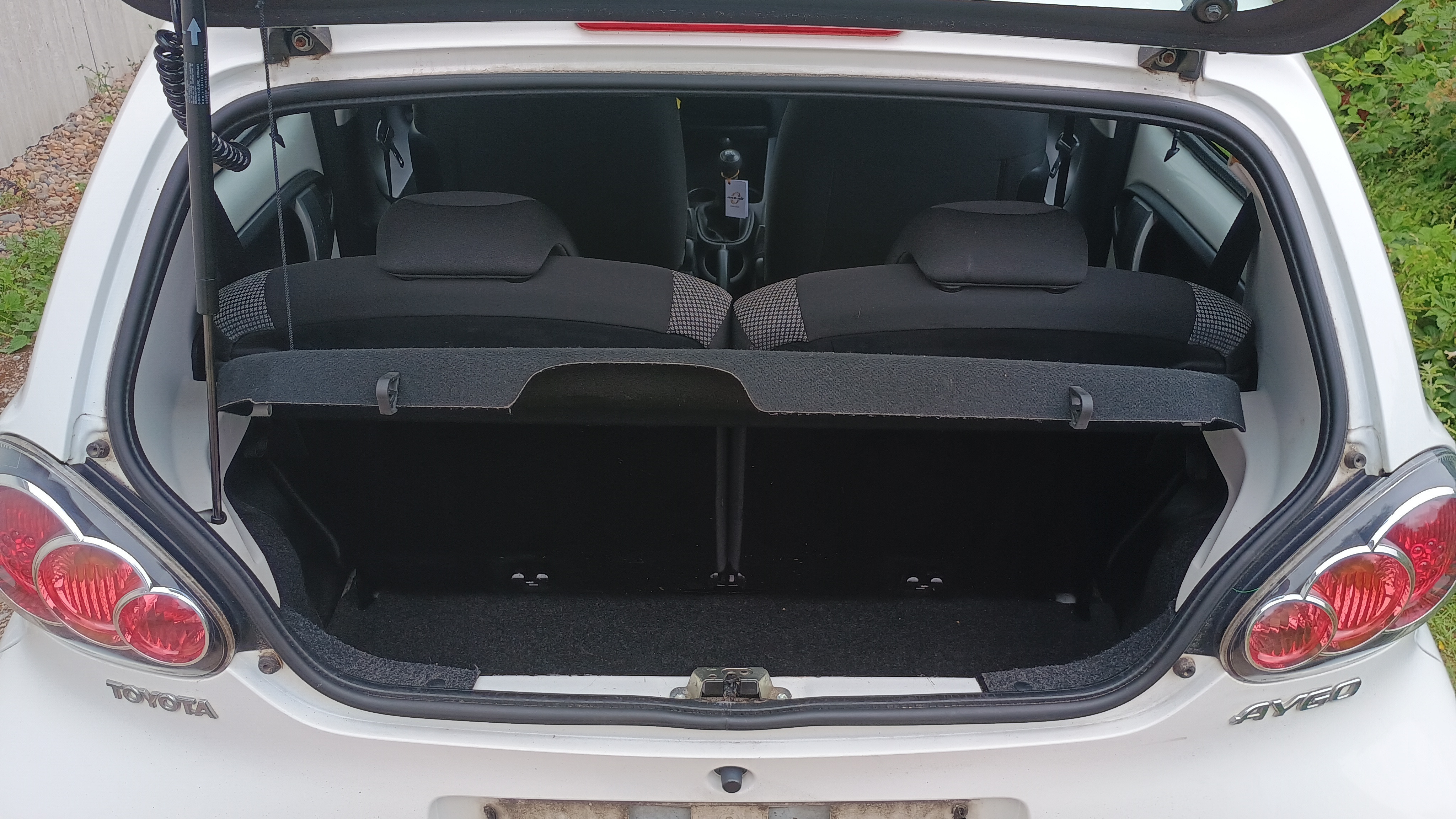 Hvid Toyota Aygo fra 2013