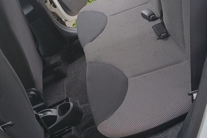 Hvid Toyota Aygo fra 2013