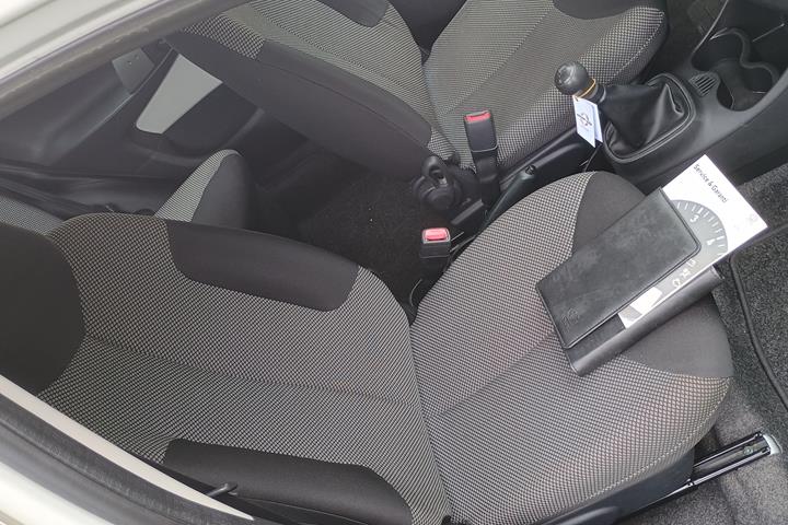 Hvid Toyota Aygo fra 2013