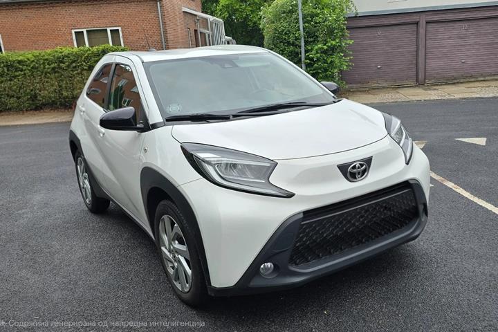 Hvid Toyota Aygo X fra 2022 set udefra