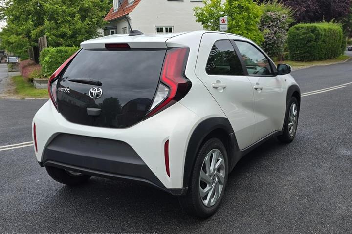 Hvid Toyota Aygo X fra 2022