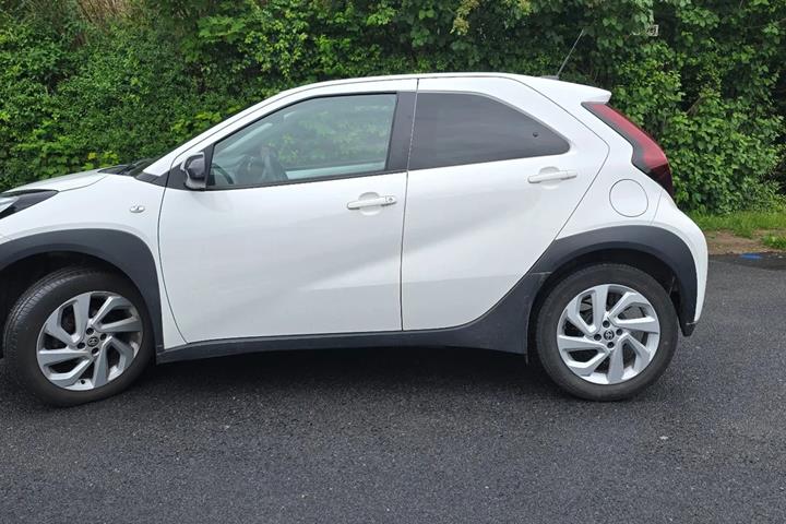 Hvid Toyota Aygo X fra 2022