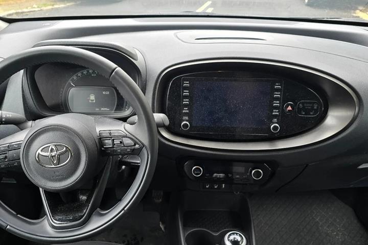 Hvid Toyota Aygo X fra 2022