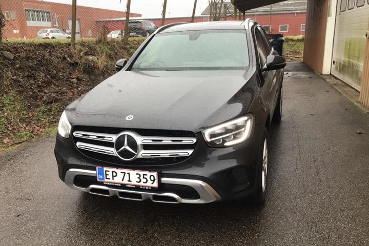Sort Mercedes GLC300 de fra 2022