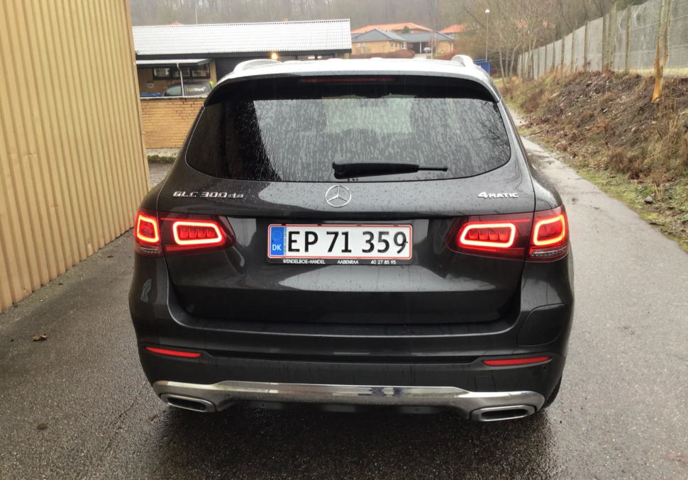 Sort Mercedes GLC300 de fra 2022