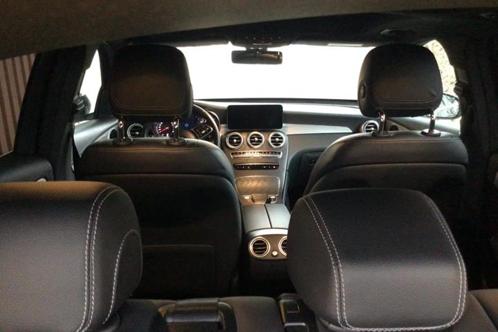 Sort Mercedes GLC300 de fra 2022