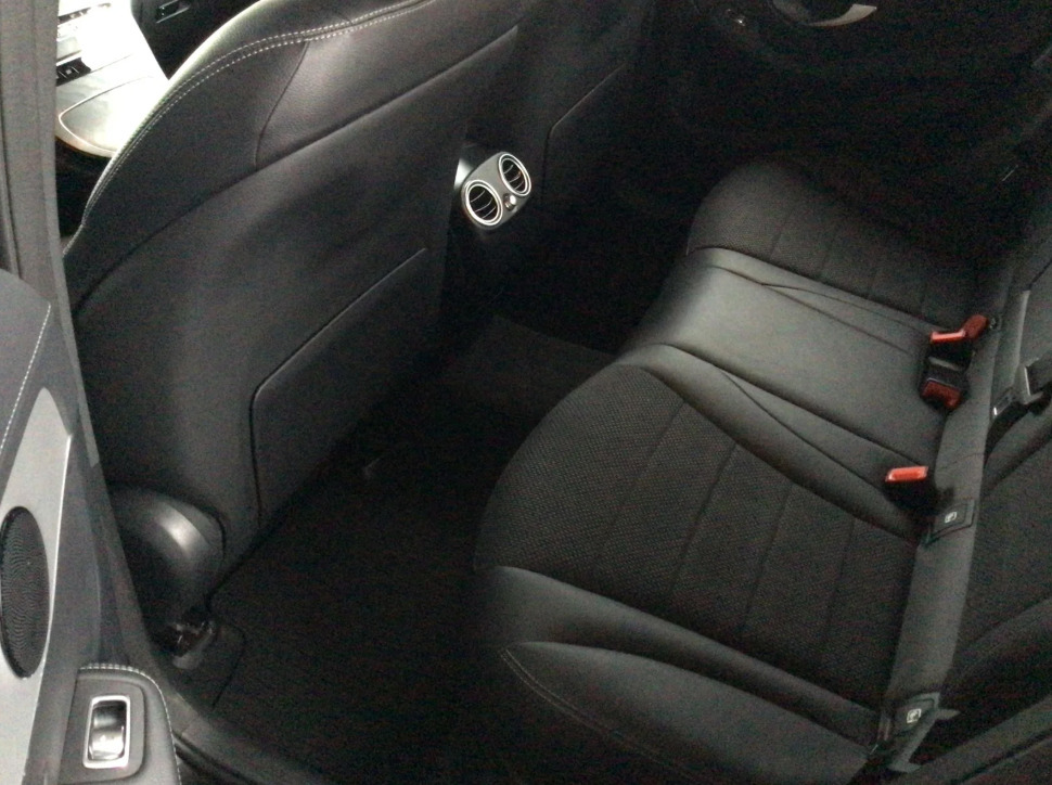 Sort Mercedes GLC300 de fra 2022
