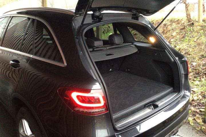 Sort Mercedes GLC300 de fra 2022