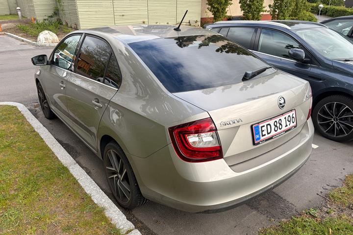 Grå Skoda Rapid fra 2018