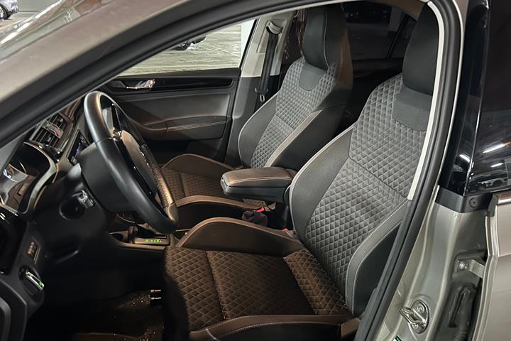Grå Skoda Rapid fra 2018