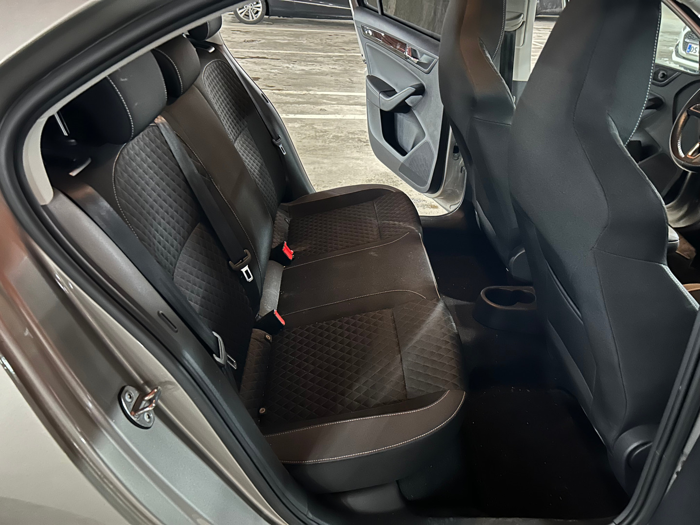 Grå Skoda Rapid fra 2018