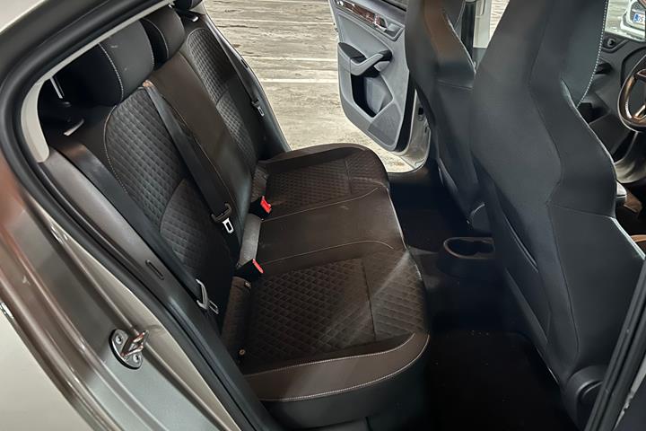 Grå Skoda Rapid fra 2018