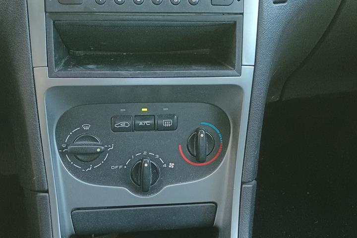 Lilla Peugeot 307 fra 2003