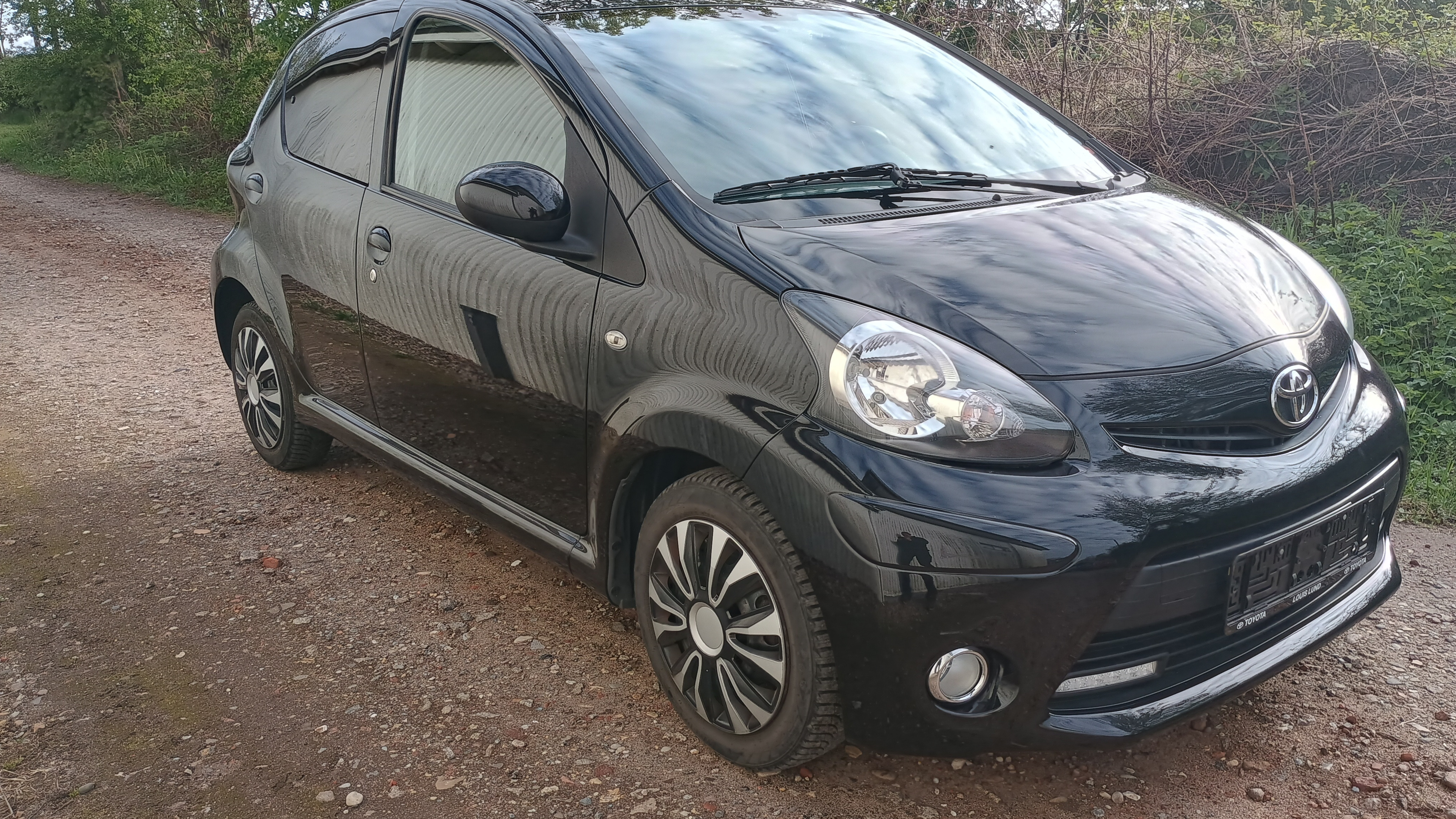 Sort Toyota Aygo fra 2014