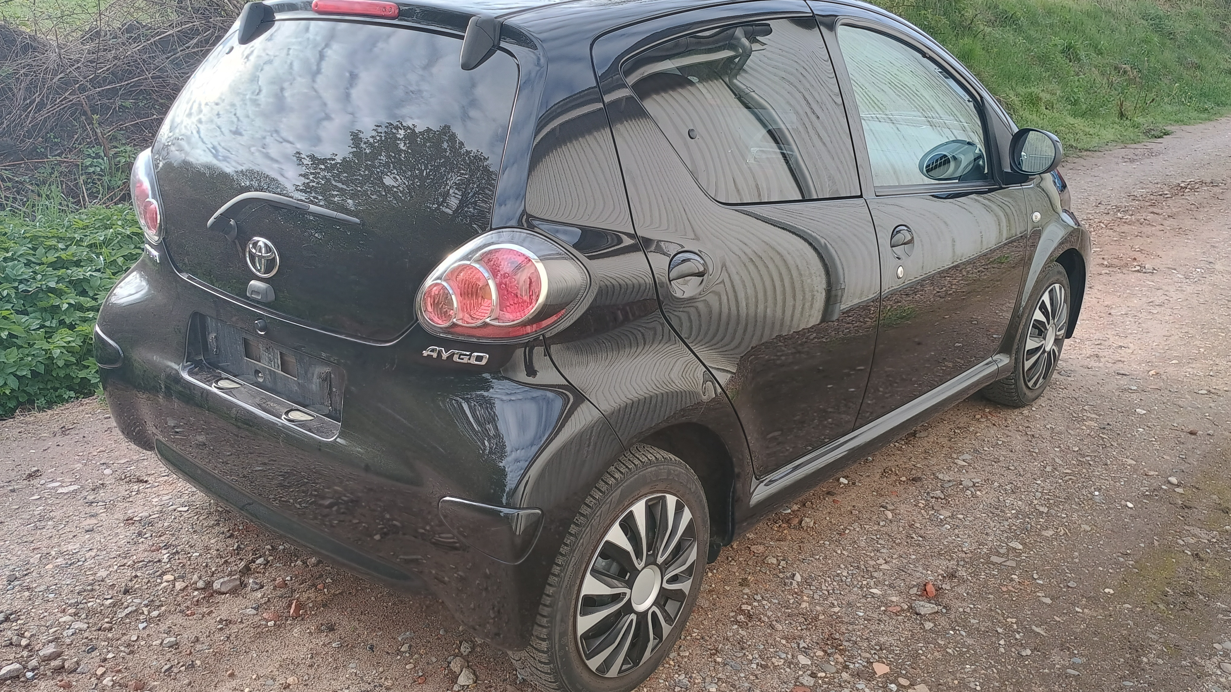 Sort Toyota Aygo fra 2014