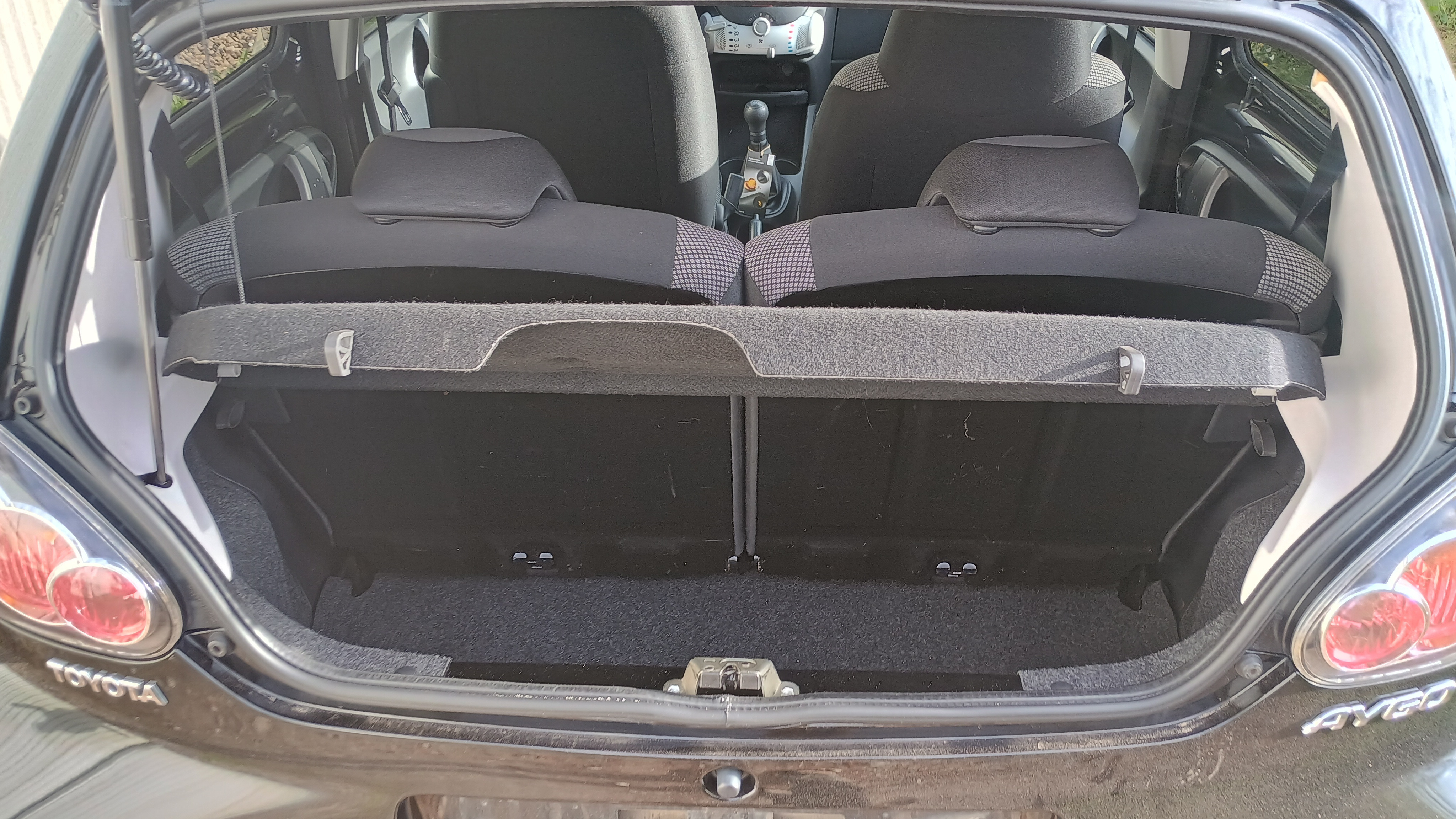 Sort Toyota Aygo fra 2014