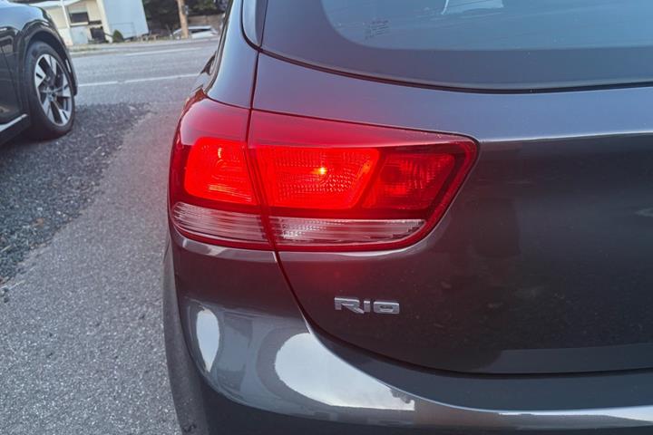 Grå Kia Rio fra 2017