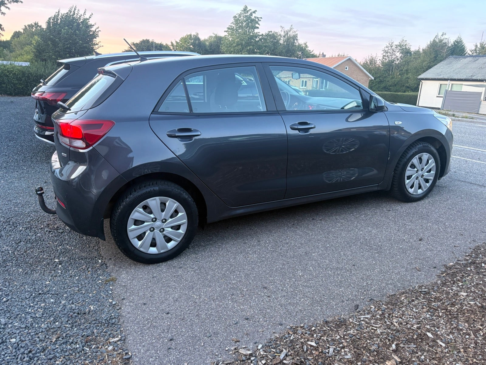 Grå Kia Rio fra 2017