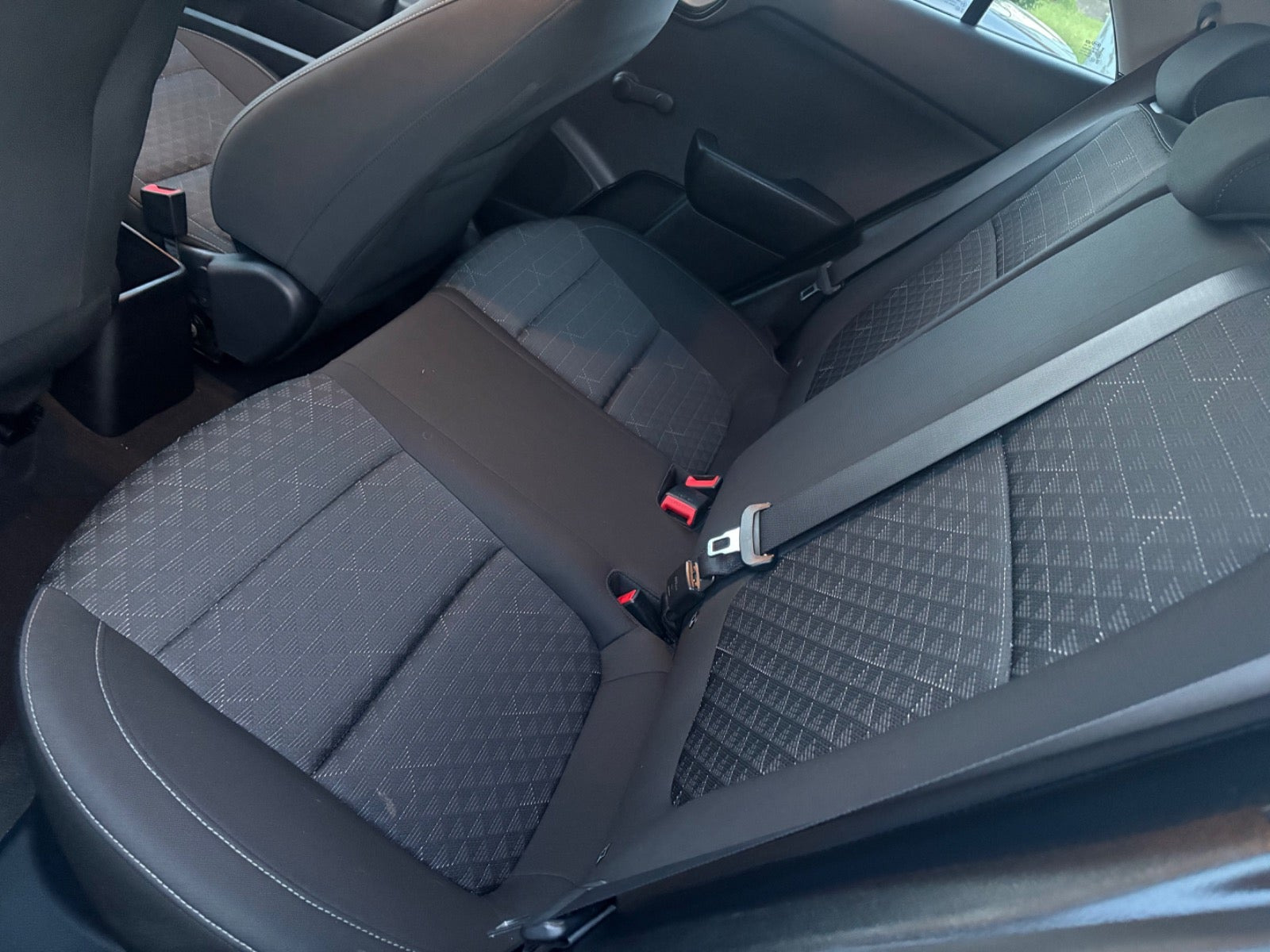 Grå Kia Rio fra 2017