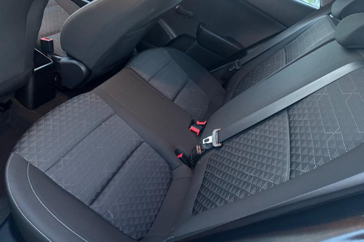 Grå Kia Rio fra 2017