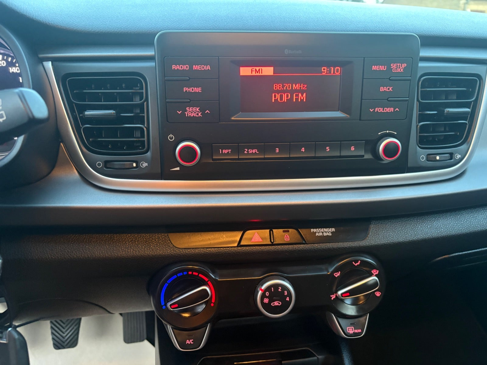 Grå Kia Rio fra 2017