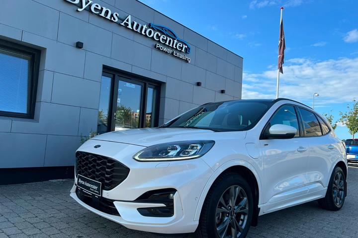 Hvid Ford Kuga fra 2020 set udefra