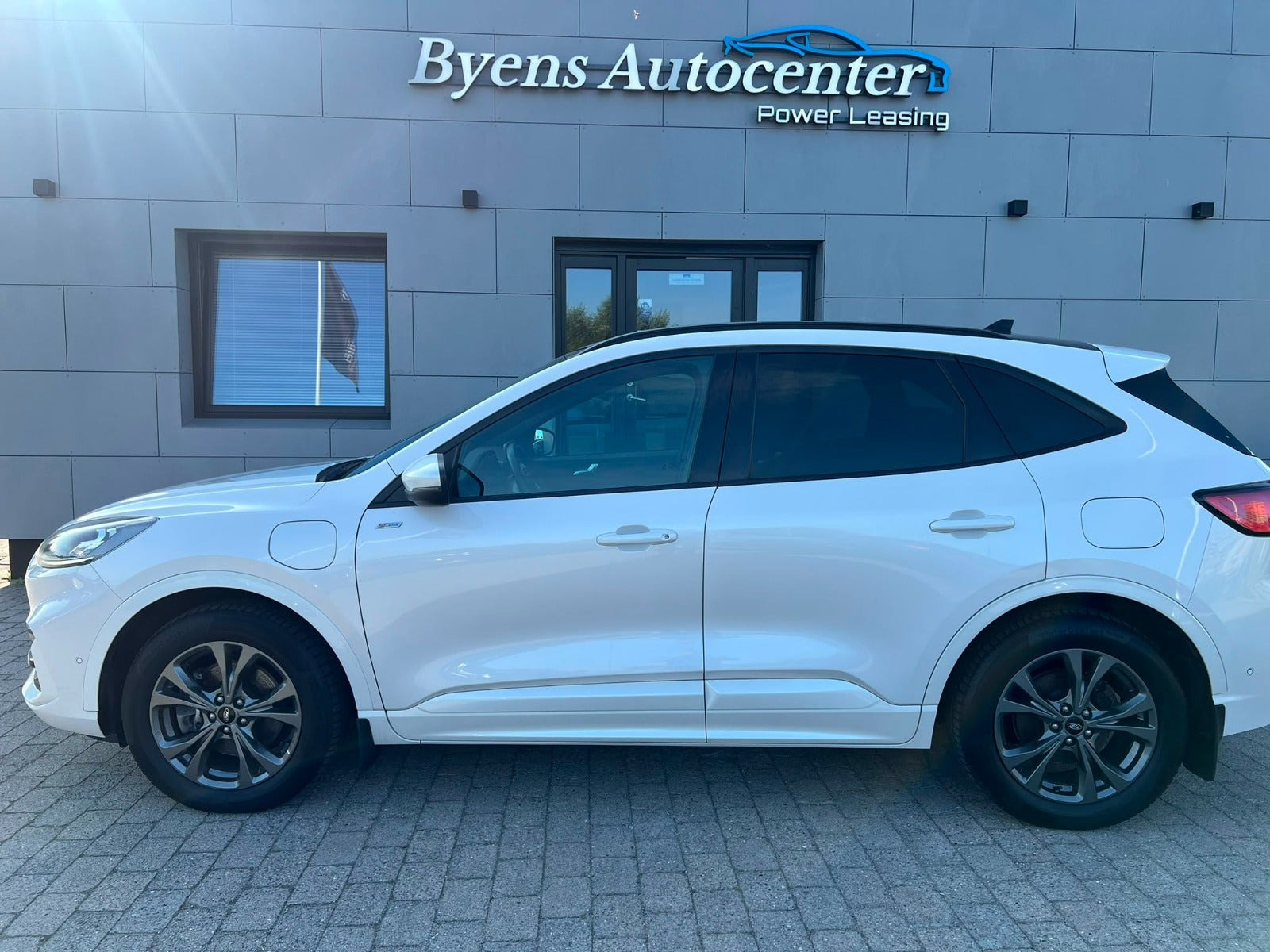 Hvid Ford Kuga fra 2020
