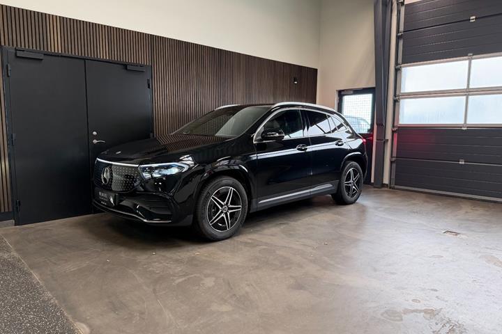 Sort Mercedes EQA250+ fra 2024