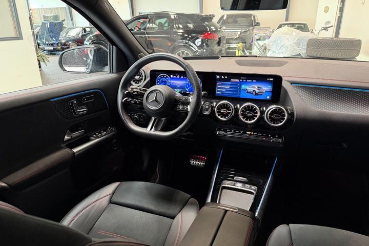 Sort Mercedes EQA250+ fra 2024