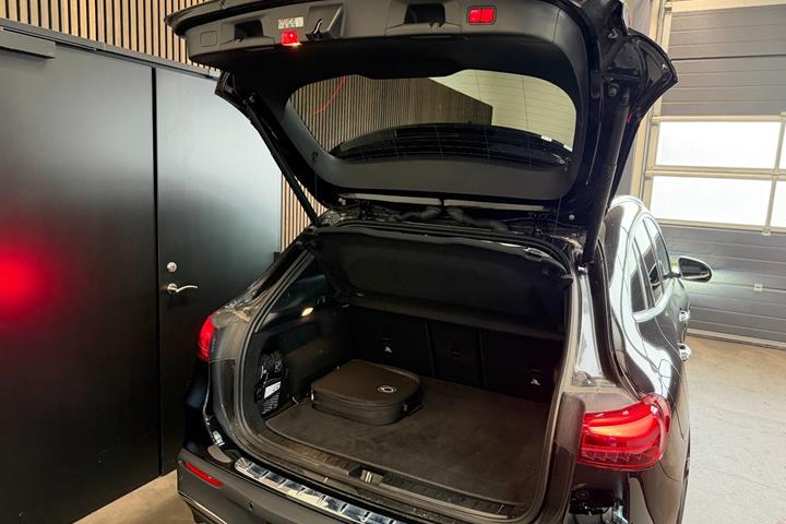 Sort Mercedes EQA250+ fra 2024