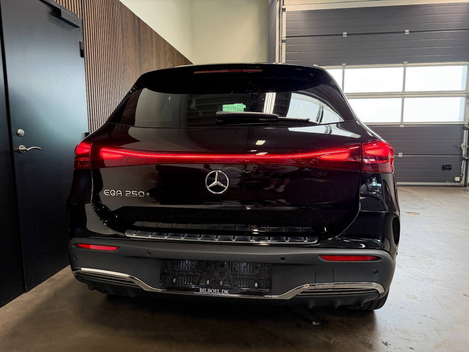 Sort Mercedes EQA250+ fra 2024