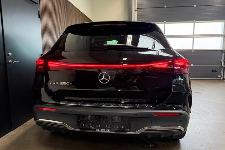 Sort Mercedes EQA250+ fra 2024