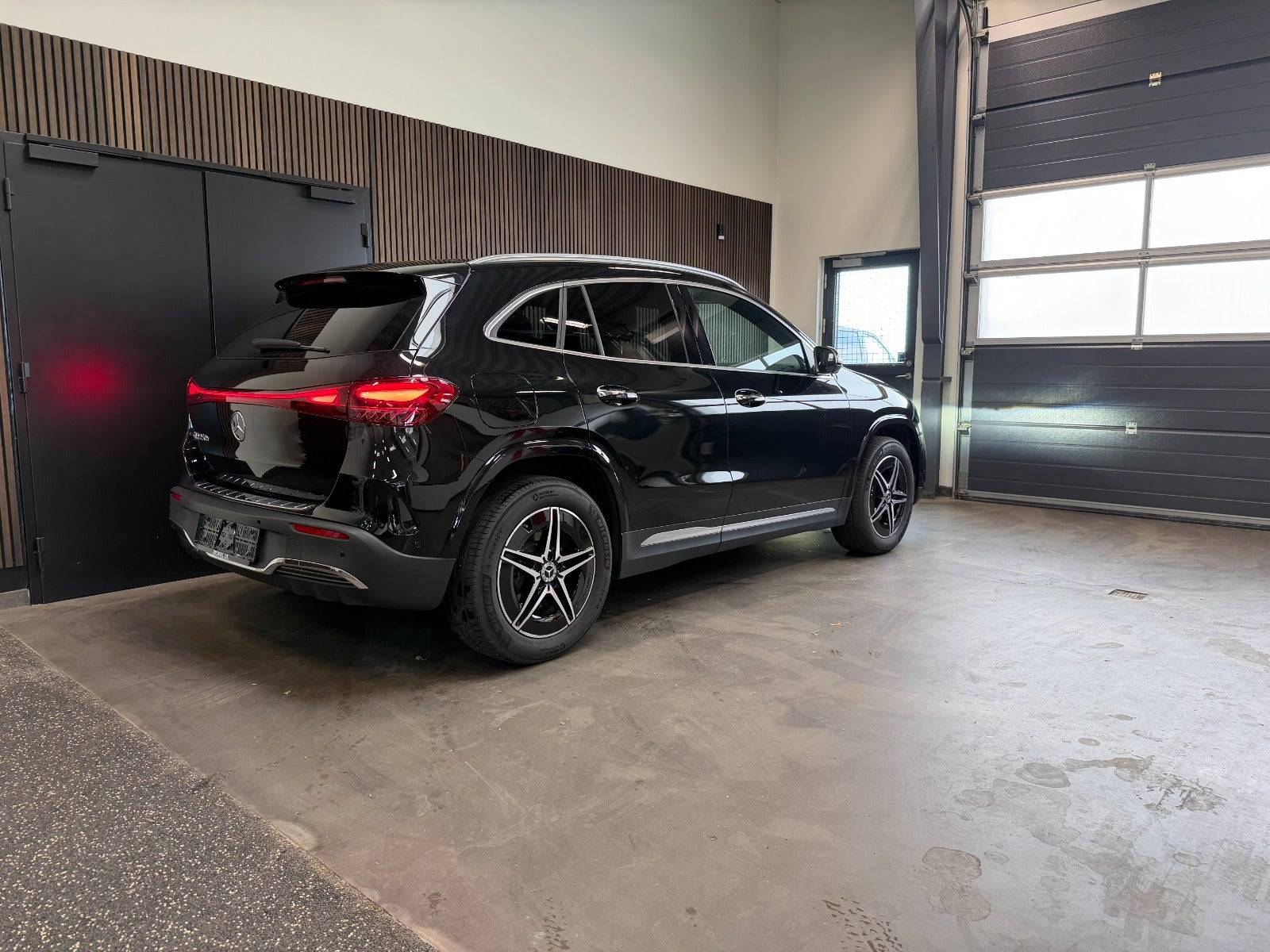 Sort Mercedes EQA250+ fra 2024