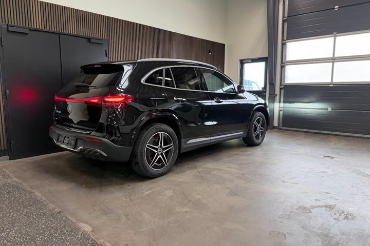 Sort Mercedes EQA250+ fra 2024